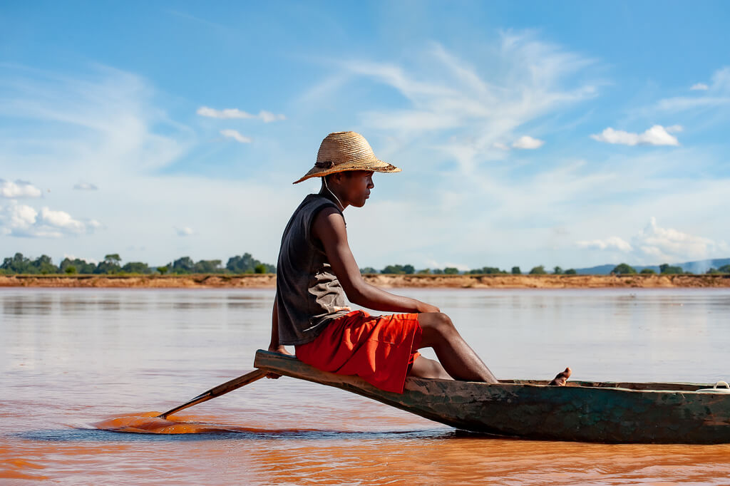 Portrait voyage Piroguier Tsiribihina Madagascar 2011