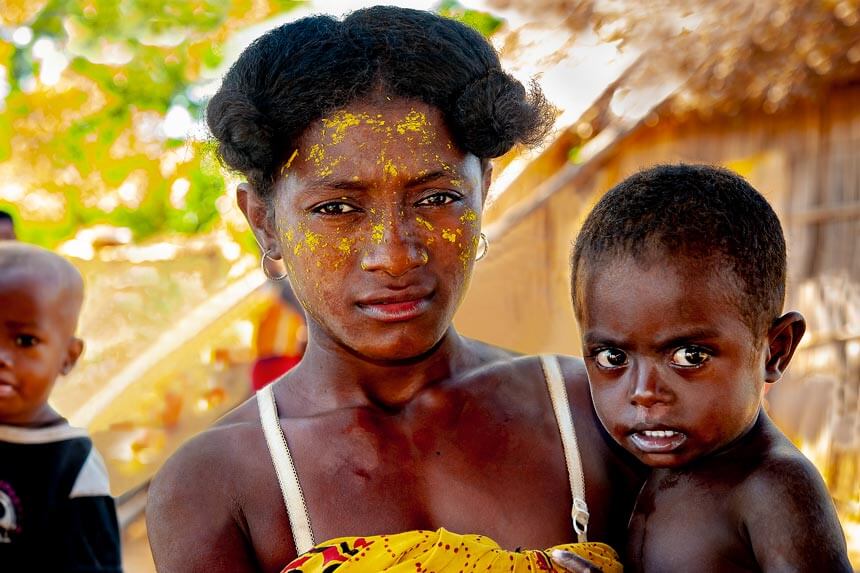 Portrait jeune maman et enfant Exposition Photos Madagascar Nantes