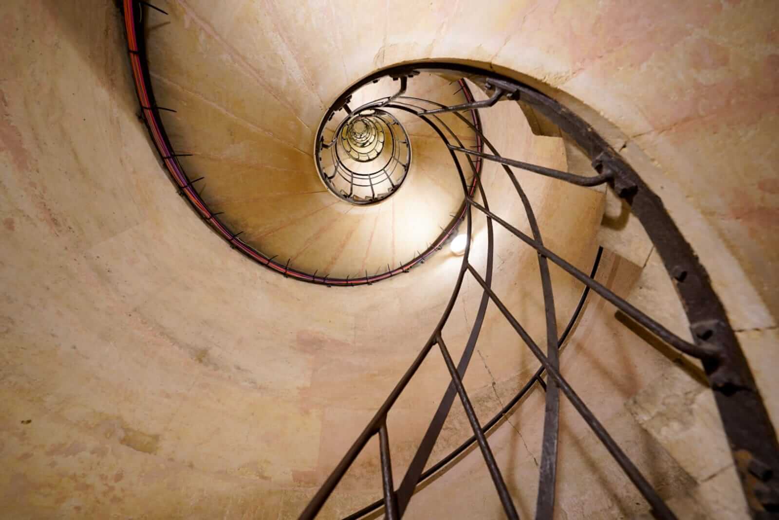 Escalier de l'Arc de Triomphe, Paris